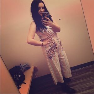 Beautiful pale pink and floral jumper ! 💓